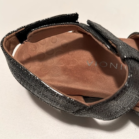 Vionic Amber, silver & black multistrap sandal. Women’s size 7 - Picture 10 of 11